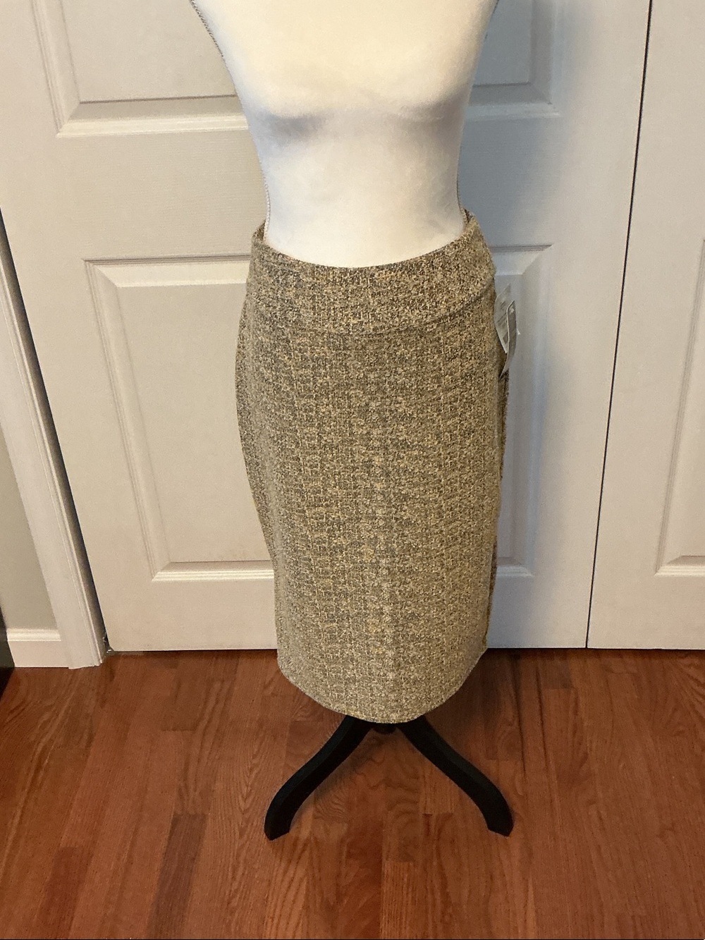 Soho Apparel Tweed Pencil Skirt in Beige and Cream
